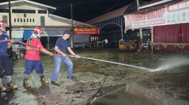 Jelang Ramadan, Wakil Wali Kota Payakumbuh Pimpin Aksi Bersih Pasar Ibuh