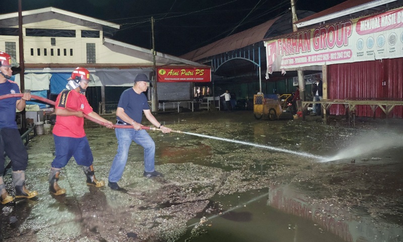 Jelang Ramadan, Wakil Wali Kota Payakumbuh Pimpin Aksi Bersih Pasar Ibuh