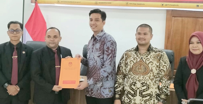 KPU Sawahlunto Tetapkan Riyanda Putra-Jeffry Hibatullah sebagai Wali Kota dan Wakil Wali Kota Terpilih