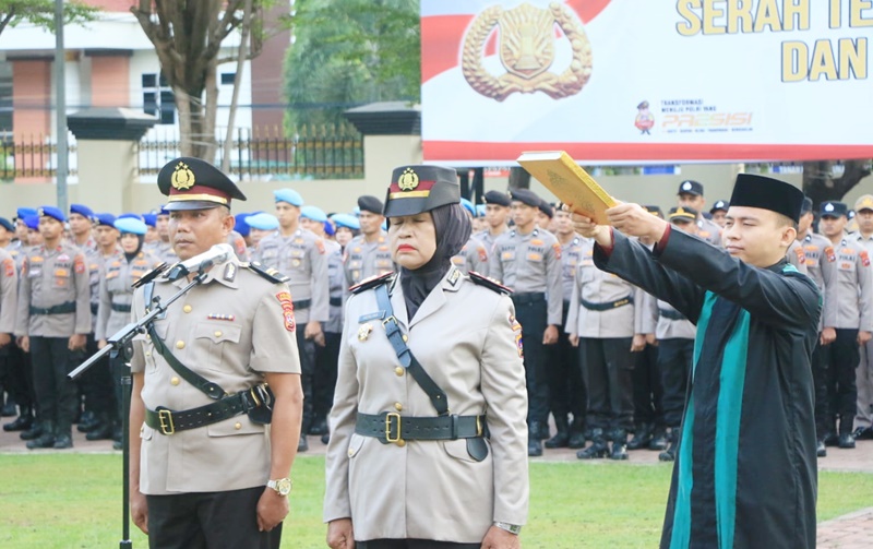 Kapolda Sumbar Sertijab Kapolsek Sipora AKP Herlina, Pimpinan Polwan Pertama di Kepulauan Mentawai