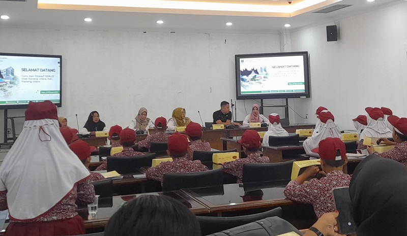 Kunjungi Perpustakaan DPRD Sumbar, Siswa SDN 22 Ulak Karang Utara Dapat Wawasan Baru