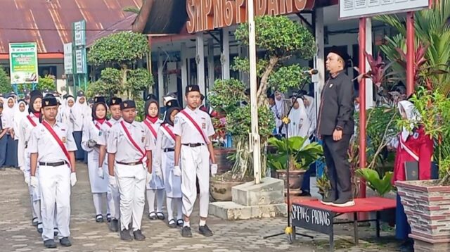 Miliki Banyak Manfaat, Ketua DPRD Padang Muharlion Resmikan Budidaya Bawang Dayak di SMPN 6