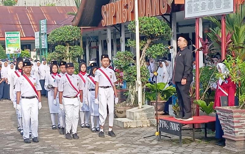 Miliki Banyak Manfaat, Ketua DPRD Padang Muharlion Resmikan Budidaya Bawang Dayak di SMPN 6