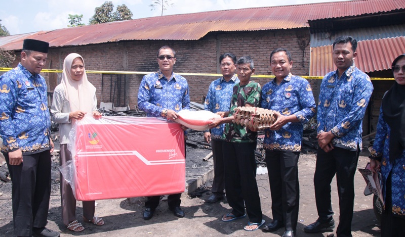 Pemko Payakumbuh Salurkan Bantuan untuk Korban Kebakaran di Koto Kociak Kubu Tapak Rajo