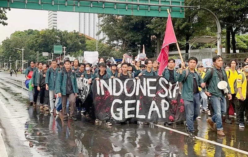 Ribuan Mahasiswa Gelar Aksi 'Indonesia Gelap' di Jakarta, Ini Tuntutannya