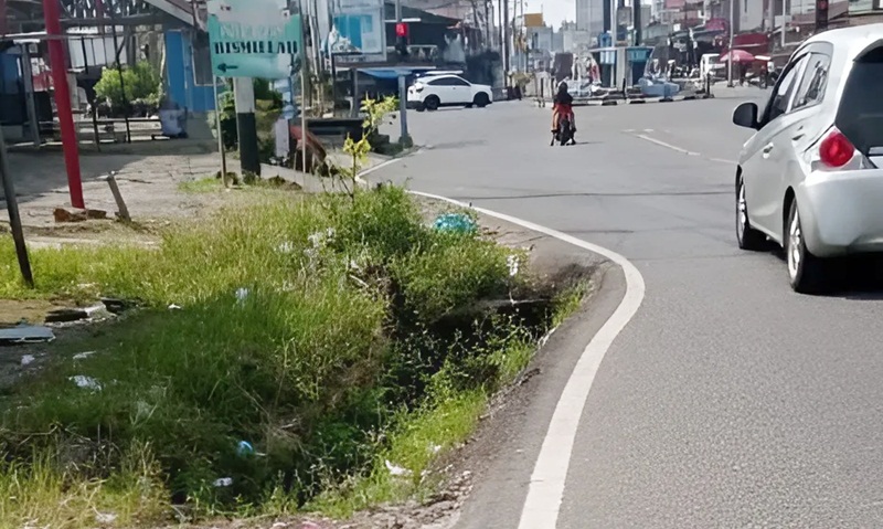 Tanpa Pengaman, Drainase Jalan Nasional di Pasaman Barat Ancam Keselamatan Pengendara