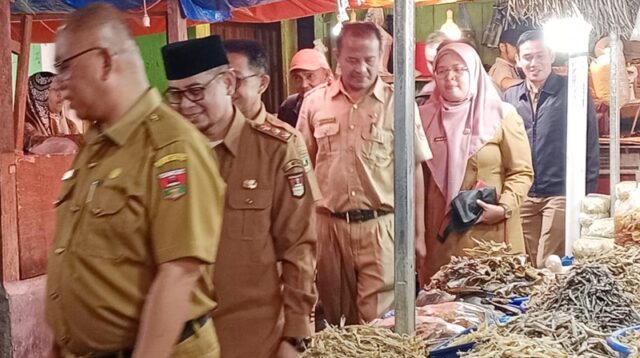 Wakil Wali Kota Bukittinggi Ibnu Asis Pantau Harga Pasar Jelang Ramadan 1446 H