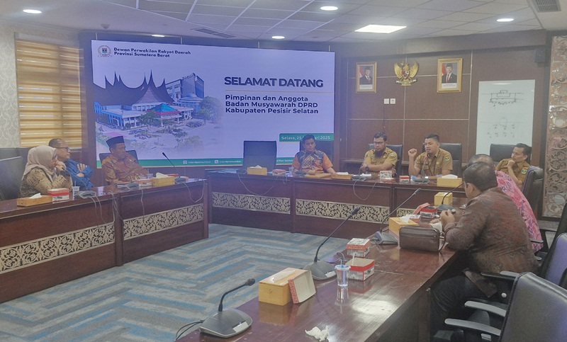 Bahas Terkait Peran dan Fungsi Bamus, DPRD Sumbar Terima Kunjungan Bamus DPRD Pesisir Selatan