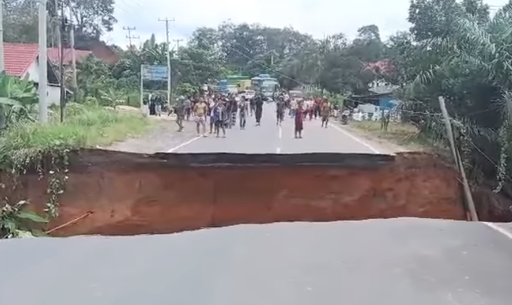 Banjir di Kabupaten Bungo, Jalur Perbatasan Sumbar-Jambi Putus Total