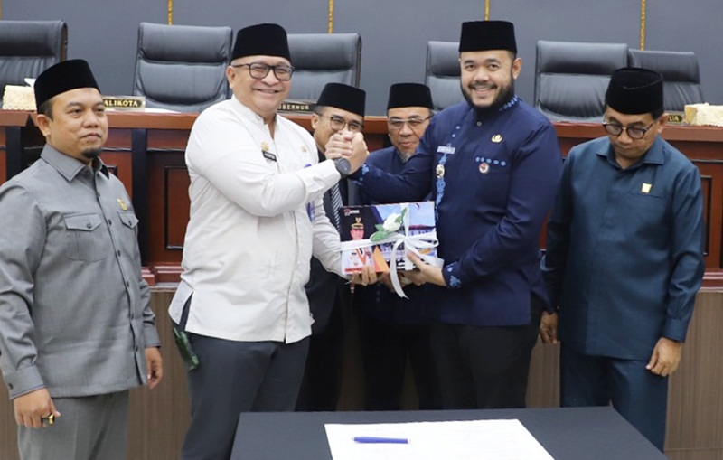 DPRD Kota Padang Gelar Rapat Paripurna Serah Terima Jabatan Wali Kota Periode 2025-2030