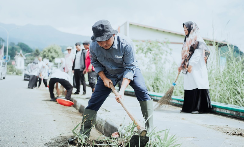 Pemkab Solok Gelar Gotong Royong Massal untuk Dukung Target 100 Hari Kerja