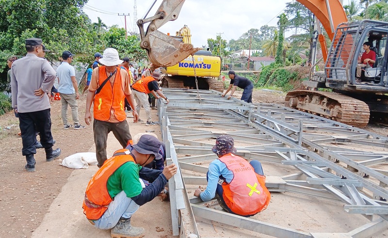 Progres Pengerjaan Baru 40 Persen, Jembatan Bailey di Jalan Lintas Jambi-Sumbar Ditargetkan Uji Muat Jumat Ini