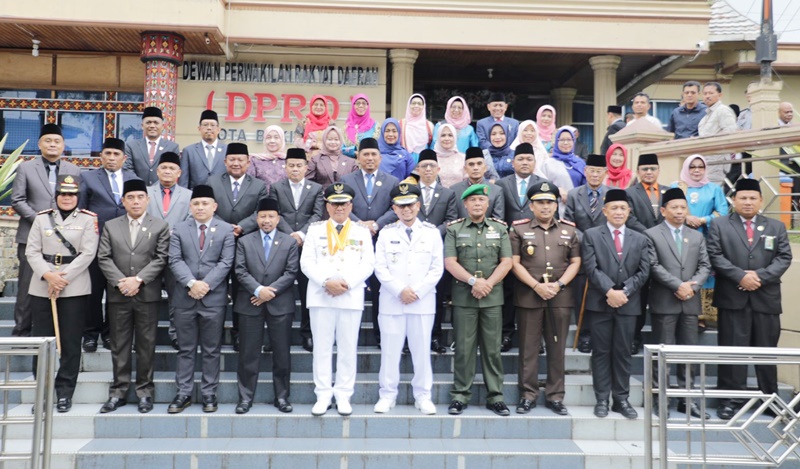 Rapat Paripurna DPRD Bukittinggi Penyampaian Pidato Perdana Wako, Ramlan-Ibnu Siap Jalankan Amanah 2025-2030