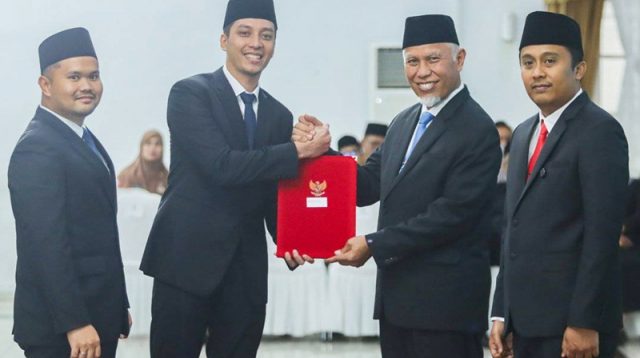 Riyanda Putra Terima SK Kemendagri Pelantikan Wali Kota Sawahlunto dari Gubernur Sumbar