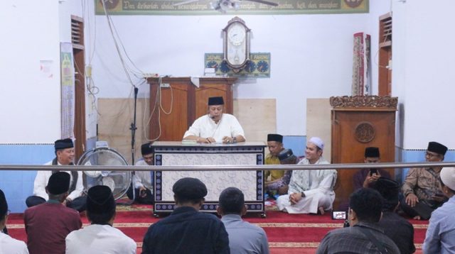 Safari Ramadan, Wawako Payakumbuh Serahkan Bantuan Rp50 Juta untuk Masjid Al Husna Taratak Padang Kampuang