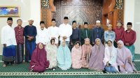 Safari Ramadan di Masjid Ummi Alahan Panjang, Gubernur Mahyeldi Ajak Pemuda Makmurkan Masjid