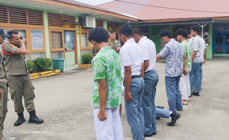 Satpol PP Padang Amankan 10 Pelajar Bolos Saat Pesantren Ramadan