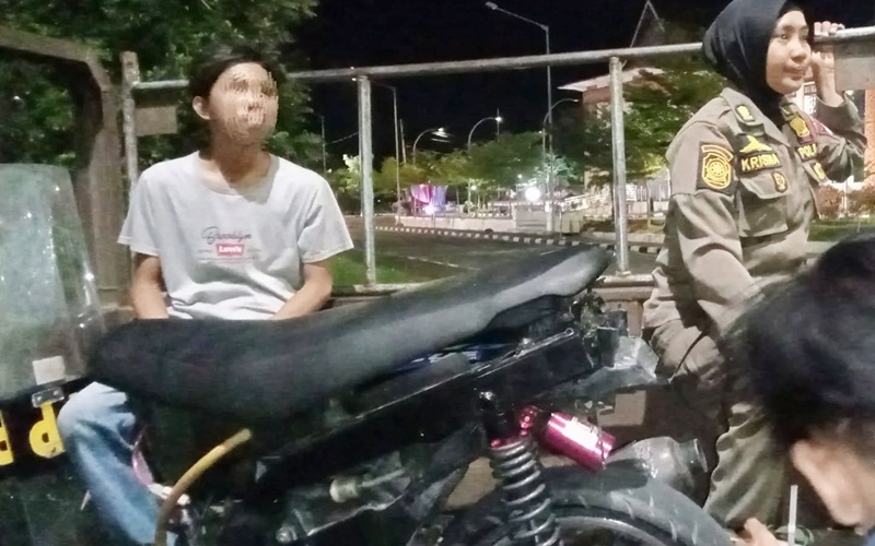 Satpol PP Padang Amankan 8 Remaja Pelaku Balap Liar di Kawasan Balai Kota