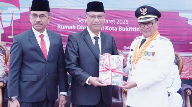 Serah Terima Jabatan Wali Kota Bukittinggi, Ramlan Nurmatias Resmi Pimpin Bukittinggi Lima Tahun Kedepan