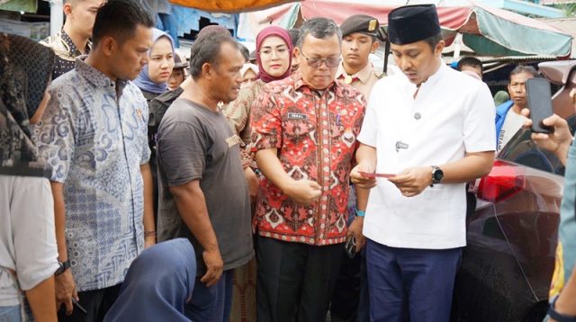 Sidak Safari Ramadan, Wagub Sumbar Temukan Uang Rp100 Ribu Palsu Beredar di Pasar Bandar Buat