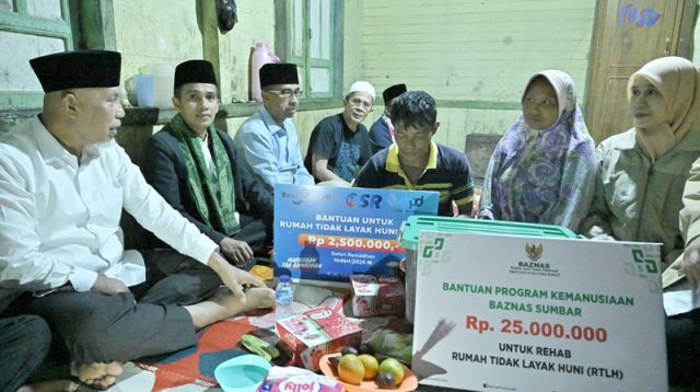 Tutup Safari Ramadan di Agam, Gubernur Sumbar Salurkan Bantuan Bedah Rumah Tidak Layak Huni