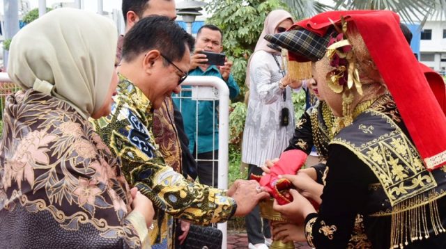 Usai Jalani Retret, John Kenedy Azis dan Rahmat Hidayat Disambut Meriah Saat Tiba di Padang Pariaman