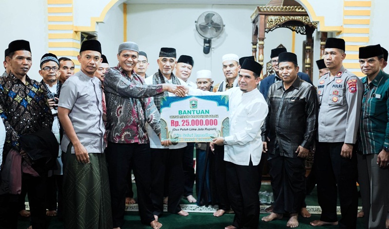 Wabup Solok H. Candra bersama Tim Safari Ramadan Kunjungi Masjid Baiturrahman Paninggahan