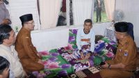 Wali Kota Payakumbuh Zulmaeta Bantu Warga Latina yang Sedang Sakit