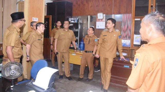 Wali Kota Sawahlunto Riyanda Putra Tinjau Kondisi Ruang Kerja di Balai Kota